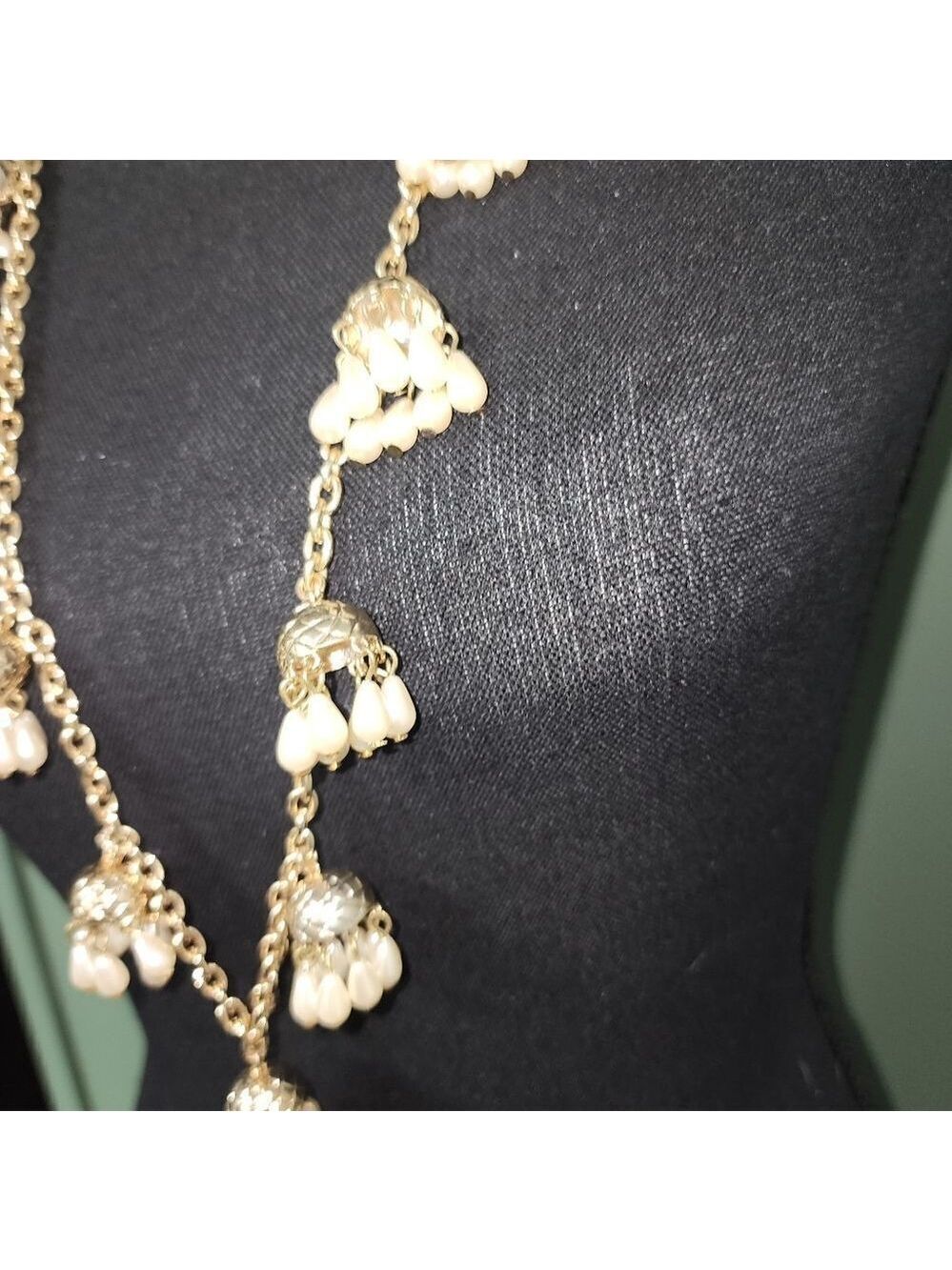 Fern Mallis Simulated Pearl Cluster Drop Necklace NWOT - Picture 8 of 9
